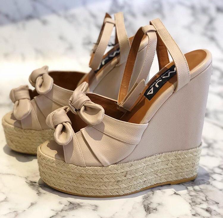 Siria Platforms Nude