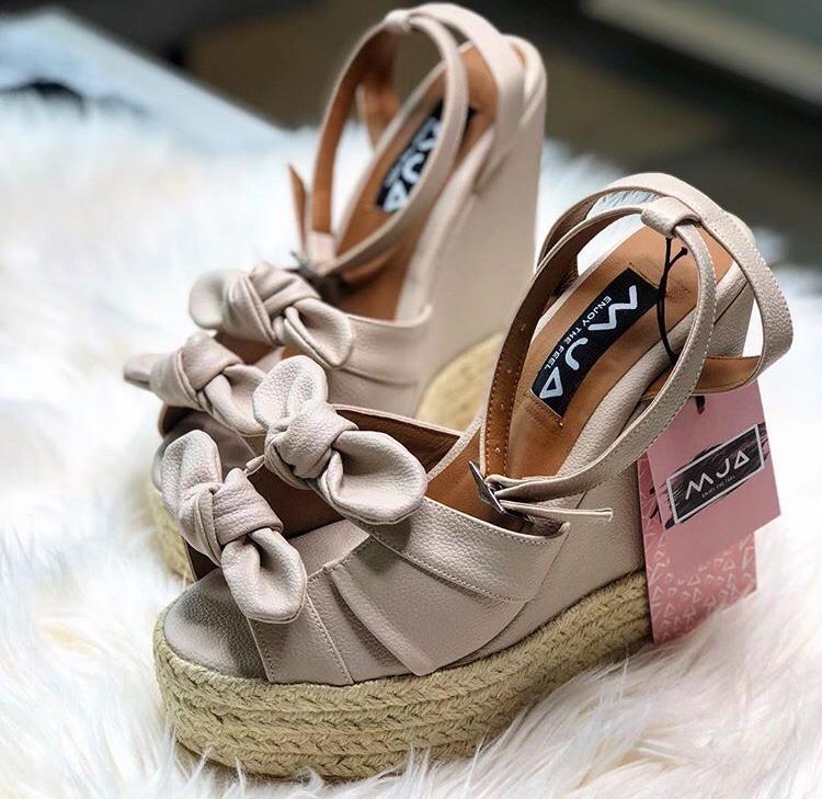 Siria Platforms Nude