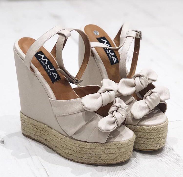 Siria Platforms Nude