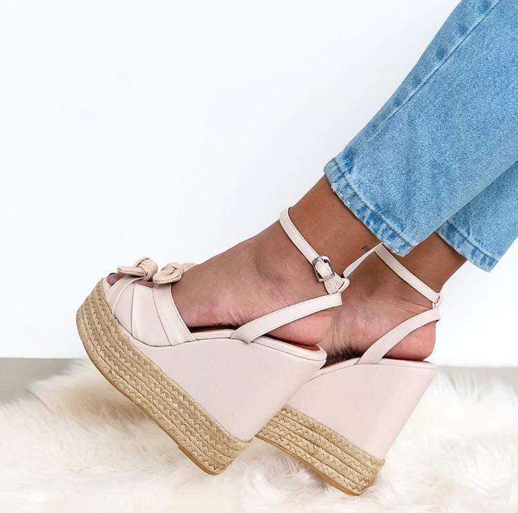 Siria Platforms Nude