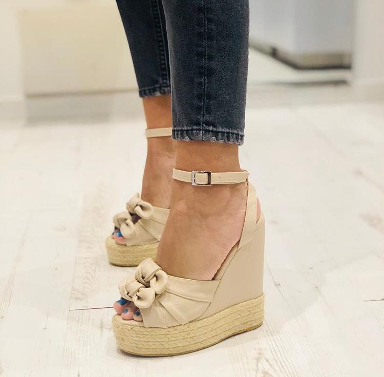 Siria Platforms Nude